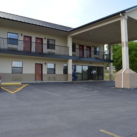 Hiway Inn Express - Kiowa Exteriör bild
