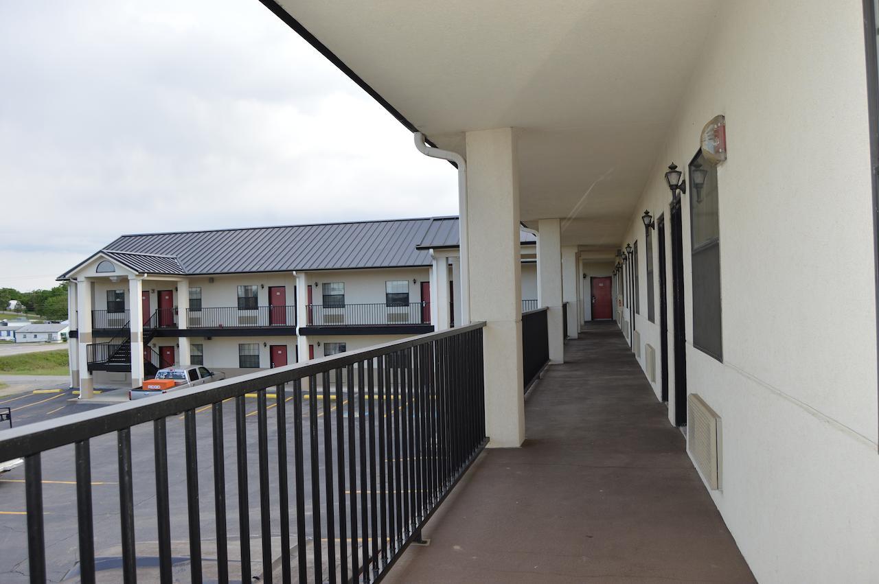 Hiway Inn Express - Kiowa Exteriör bild