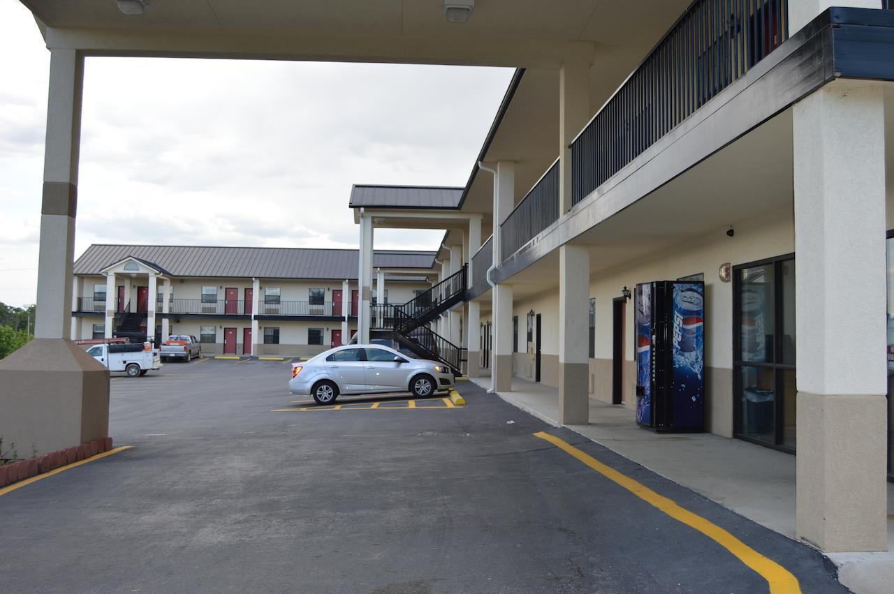 Hiway Inn Express - Kiowa Exteriör bild