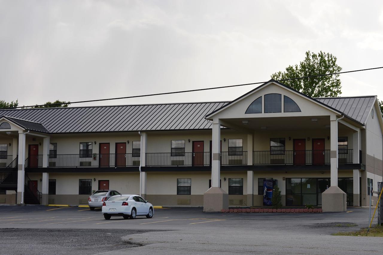 Hiway Inn Express - Kiowa Exteriör bild