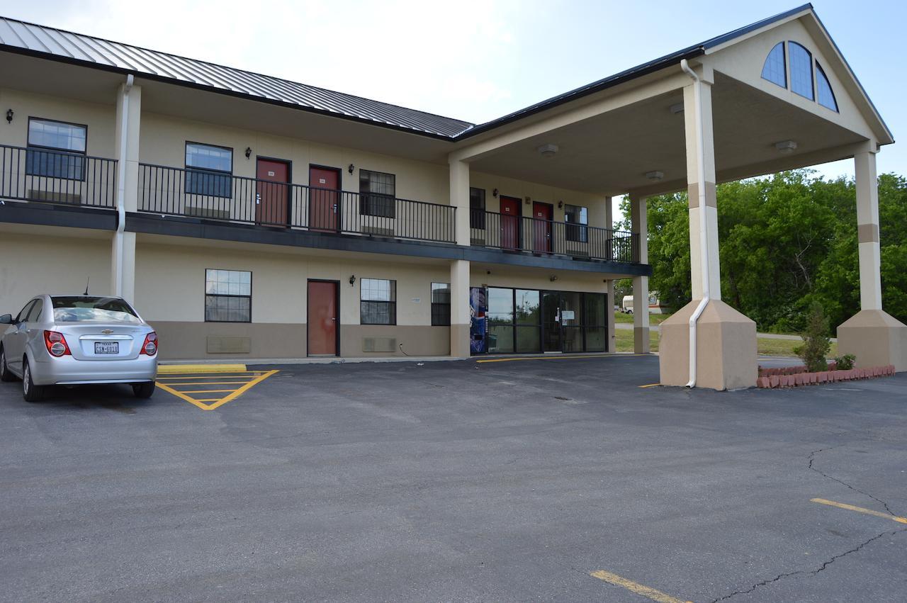 Hiway Inn Express - Kiowa Exteriör bild